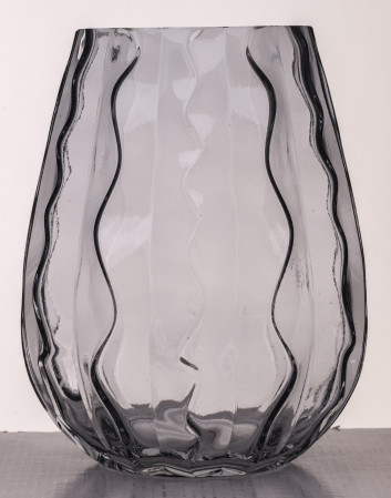 detail Skleněná váza s vlnitým povrchem 19 cm GD DESIGN