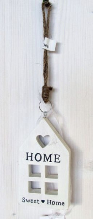 detail Bílý dřevěný domeček Home na zavěšení GD DESIGN