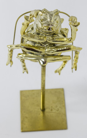detail Zlatý brouk na stojanu GD DESIGN