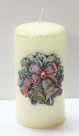 detail Střední krémová svíčka vánoční zvonky GD DESIGN