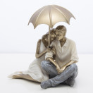 náhled Figurka sedící pár pod deštníkem GD DESIGN