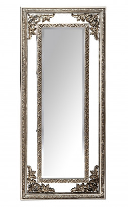 Zrcadlo s kovovými ornamenty