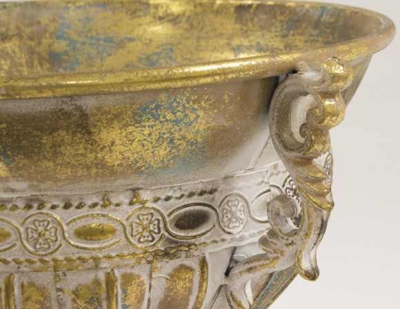 detail Zlatá váza na podstavci GD DESIGN