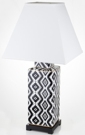 detail Hranatá stolní lampa s černobílým vzorem GD DESIGN
