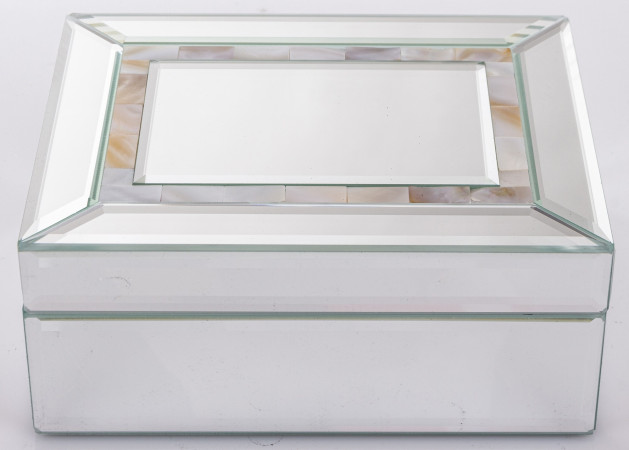detail Elegantní bílá krabička na šperky GD DESIGN