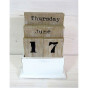 náhled Dřevěný kalendář v bílém stojánku GD DESIGN