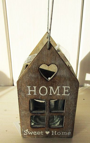 Dřevěný svícen domek s nápisem Home