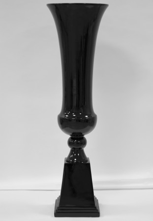 detail Černá váza na podstavci GD DESIGN