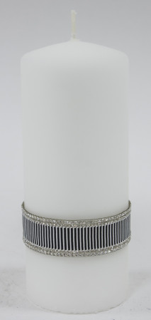 detail Elegantní bílá svíčka GD DESIGN