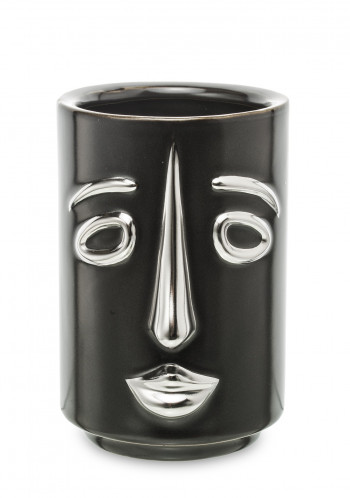 Černá váza se stříbrným obličejem
