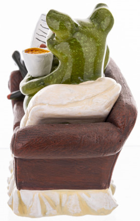 detail Figurka žába na sedačce s kávou GD DESIGN