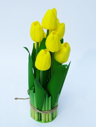 Svazek umělých žlutých tulipánů