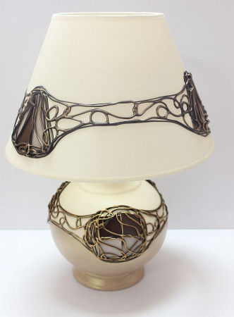 detail Stolní lampa se zlatým ornamentem GD DESIGN
