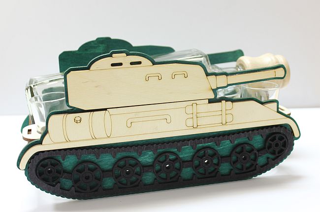 detail Dárkový set Tank -karafa s panáky GD DESIGN