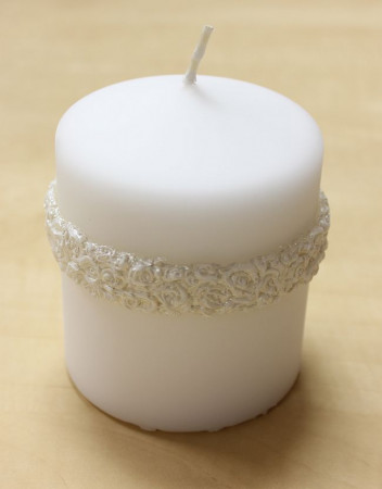 detail Bílá svatební svíčka s dekorem růží GD DESIGN